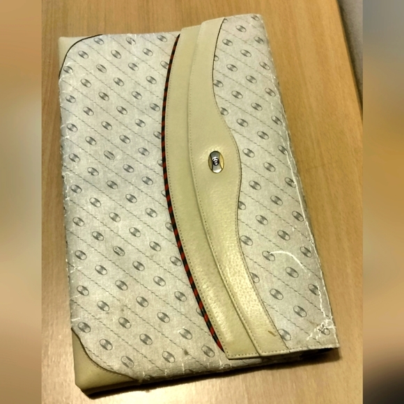 Authentic GUCCI Clutch Bag